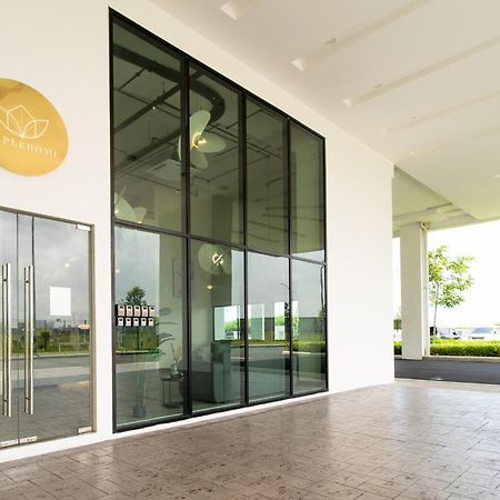 Amber Cove Premier Suites Melaka Bagian luar foto