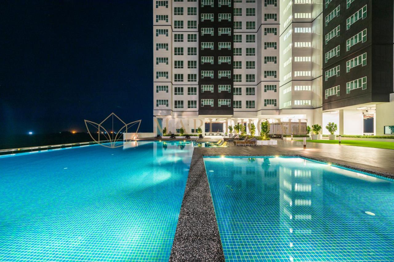 Amber Cove Premier Suites Melaka Bagian luar foto